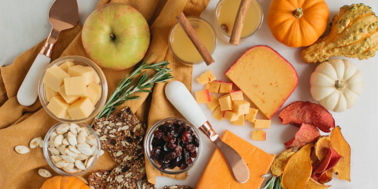 How to Make a Thanksgiving Cheeseboard