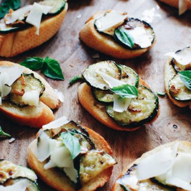 Garlicky Zucchini Crostini