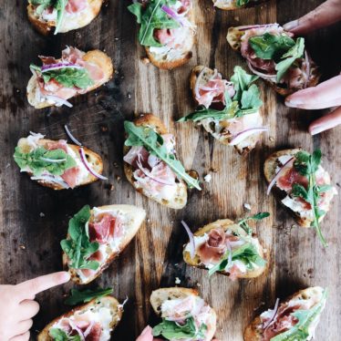 honey goat cheese crostini