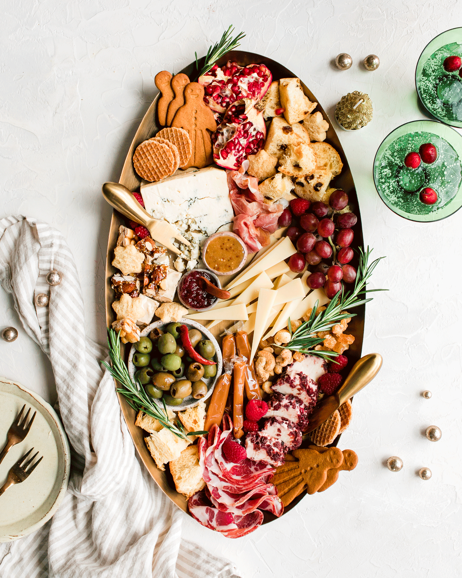 Step-by-Step: How to Build a Holiday Cheeseboard